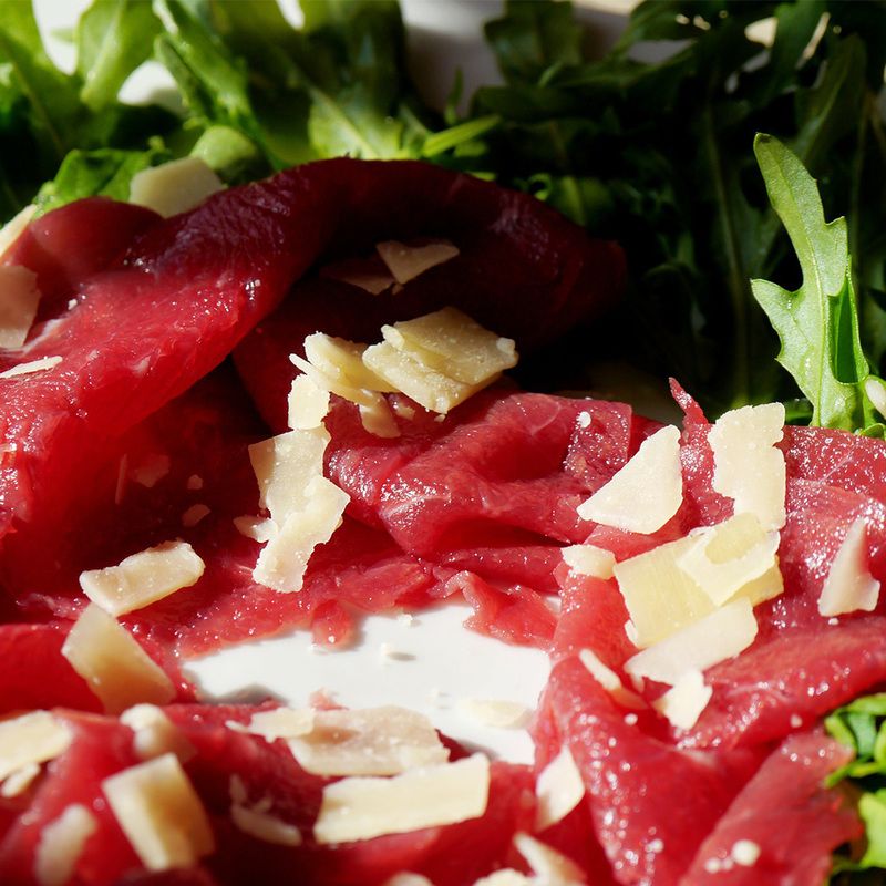 Carpaccio mit ger&ouml;steten Pinienkernen & Spargel